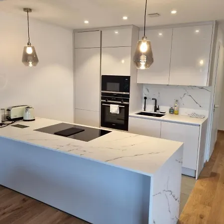 Chic City Center 3 Beds Flat & Balcony & Parking * Luxembourg